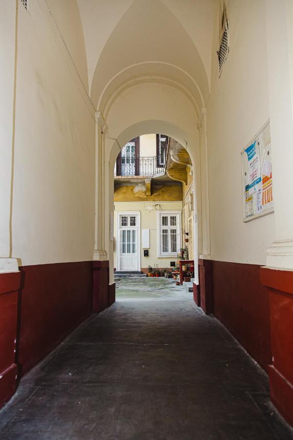 Old Town Apartman บูดาเปสต์ ภายนอก รูปภาพ